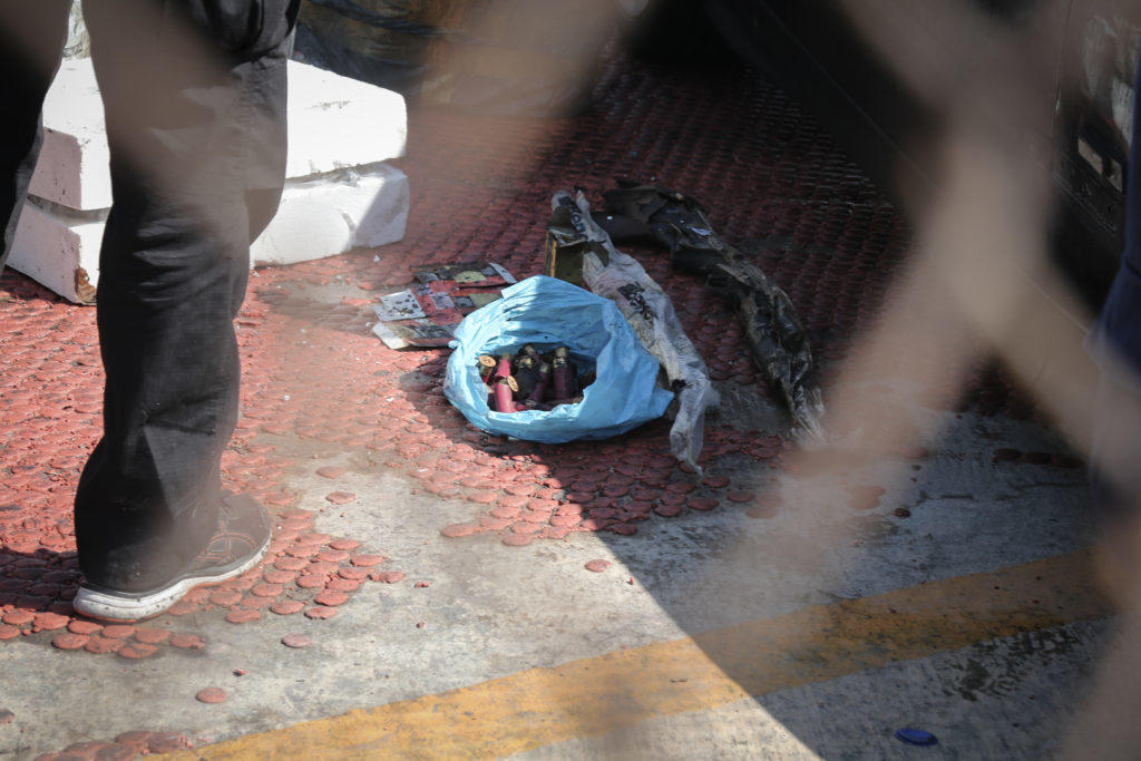 Ελευθέριος Βενιζέλος: Καραμπίνα και φυσίγγια σε φορτηγάκι των ΕΛΤΑ που κάηκε! [pics] - Φωτογραφία 8
