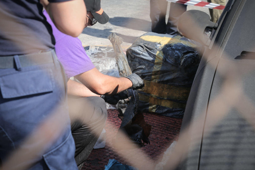 Ελευθέριος Βενιζέλος: Καραμπίνα και φυσίγγια σε φορτηγάκι των ΕΛΤΑ που κάηκε! [pics] - Φωτογραφία 9