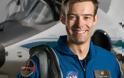 Ο πρώτος αστροναύτης που φεύγει οικειοθελώς από τη NASA
