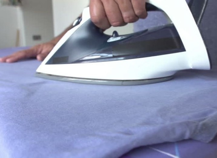 Το απίστευτο κόλπο που κάνει το σιδέρωμα πιο εύκολο! - Φωτογραφία 1