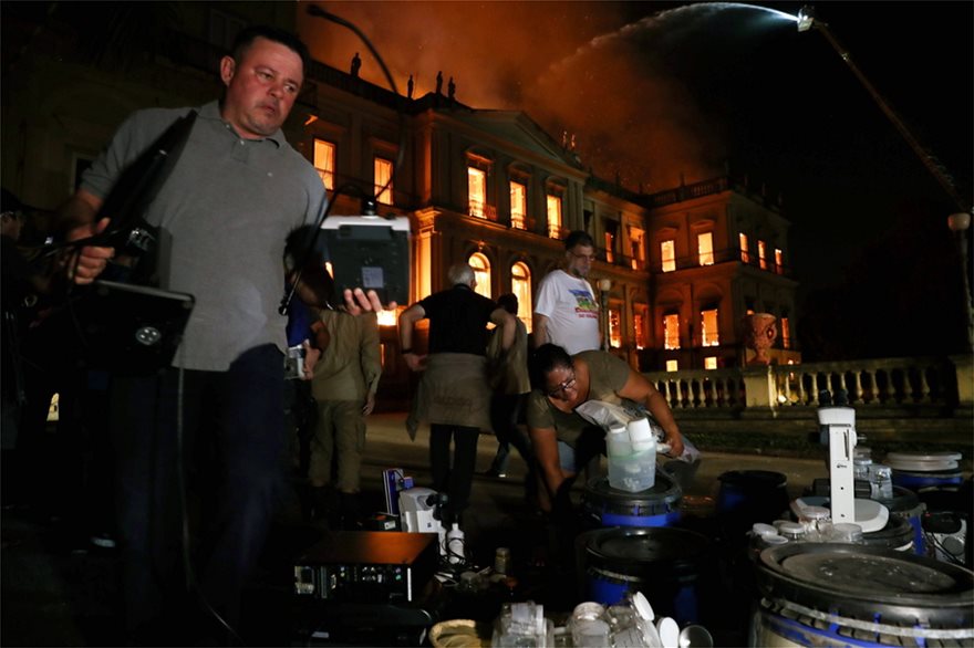 Τεράστια απώλεια για τη Βραζιλία: Πυρκαγιά κατέστρεψε το Εθνικό Μουσείο στο Ρίο ντε Ζανέιρο - Φωτογραφία 2