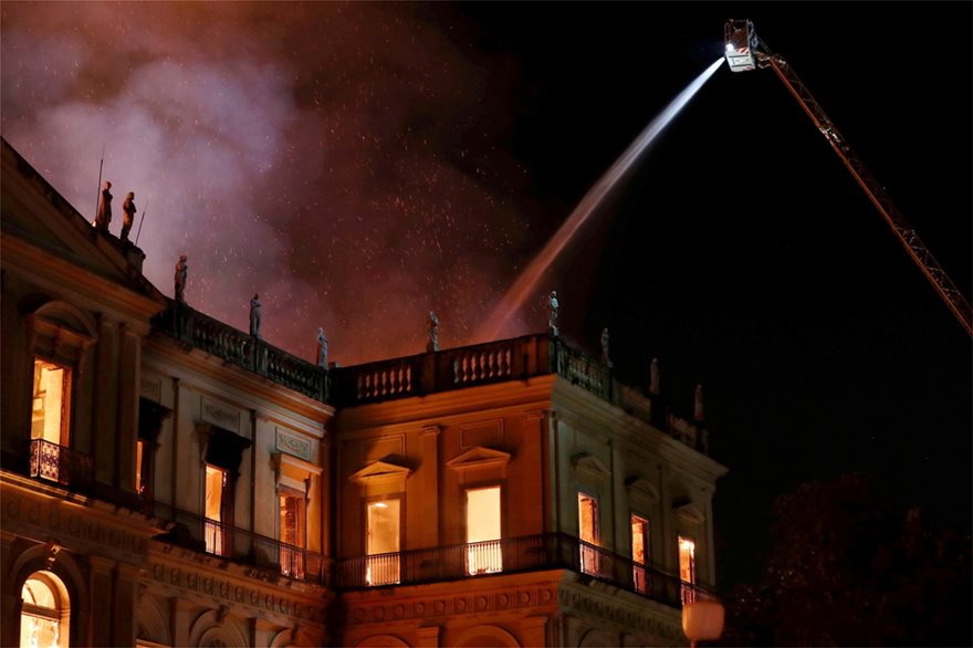 Τεράστια απώλεια για τη Βραζιλία: Πυρκαγιά κατέστρεψε το Εθνικό Μουσείο στο Ρίο ντε Ζανέιρο - Φωτογραφία 3
