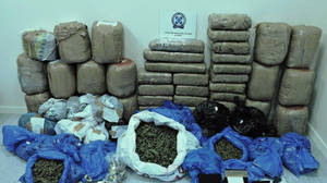 Κεραμεικός: Οι δέκα συλλήψεις των ναρκέμπορων και οι κρυψώνες στη γυψοσανίδα - Φωτογραφία 1
