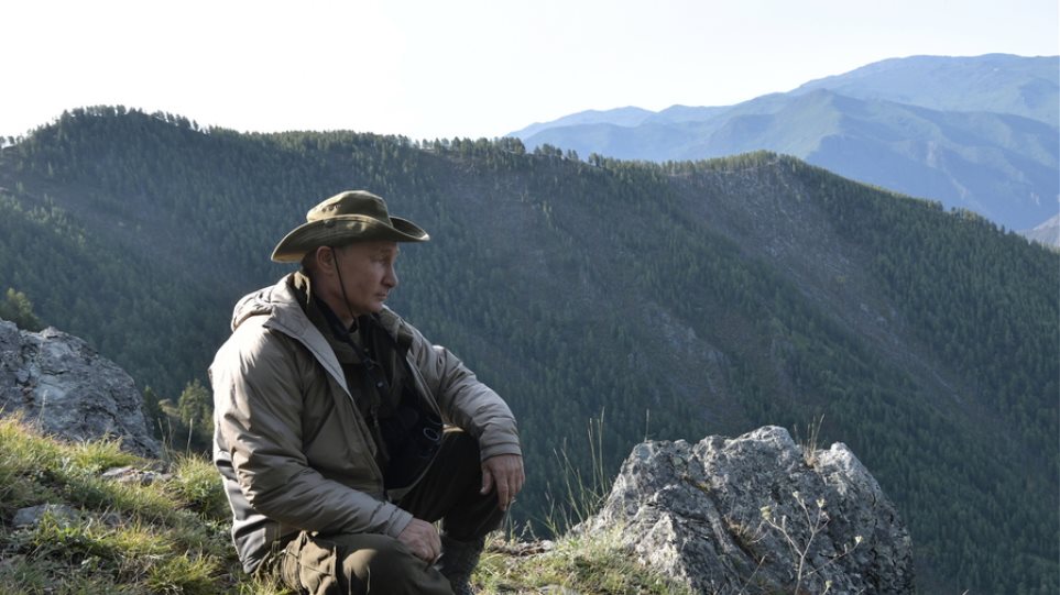 Ο Πούτιν κάνει διακοπές στο βουνό - Στα χακί και με ραβδί περιπάτου - Φωτογραφία 1
