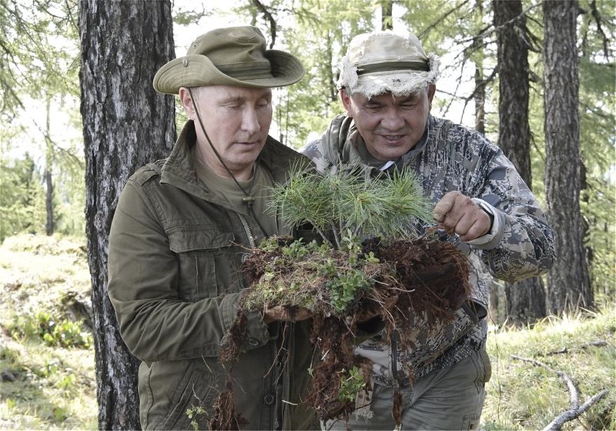 Ο Πούτιν κάνει διακοπές στο βουνό - Στα χακί και με ραβδί περιπάτου - Φωτογραφία 6