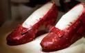 ΗΠΑ: Βρέθηκαν 13 χρόνια μετά τα θρυλικά κόκκινα παπούτσια της Τζούντι Γκάρλαντ