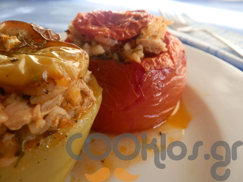 Η συνταγή της Ημέρας: Ντομάτες και πιπεριές γεμιστές με τόνο - Φωτογραφία 1