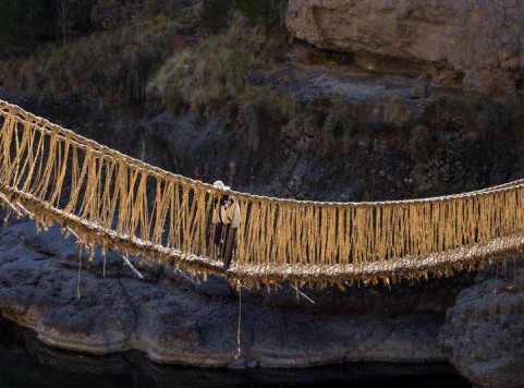 Μια γέφυρα που κατασκευάζεται κάθε χρόνο από γρασίδι! - Φωτογραφία 1