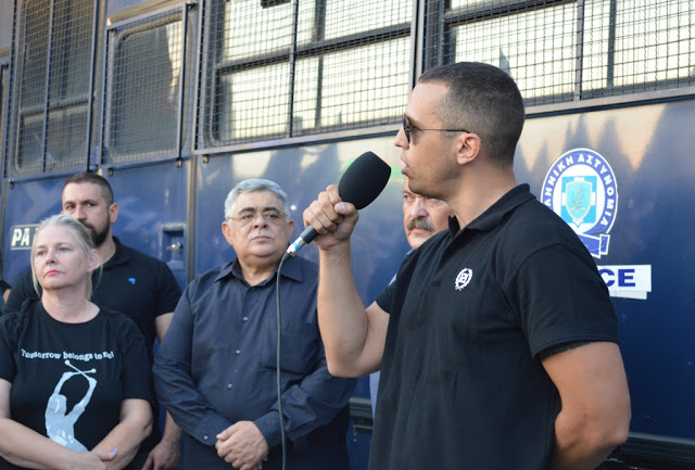 Χρυσής Αυγή-Βίντεο και εικόνες από τη συγκέντρωση διαμαρτυρίας για την καταστροφή του Ιερού Ναού της Παναγίας Ελευθερώτριας για την κατασκευή τζαμιού - Φωτογραφία 4