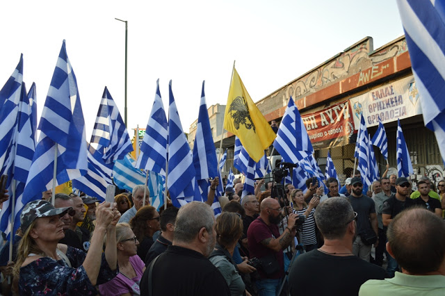 Χρυσής Αυγή-Βίντεο και εικόνες από τη συγκέντρωση διαμαρτυρίας για την καταστροφή του Ιερού Ναού της Παναγίας Ελευθερώτριας για την κατασκευή τζαμιού - Φωτογραφία 7