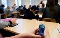 Γαλλία: Τέλος τα κινητά τηλέφωνα στα σχολεία