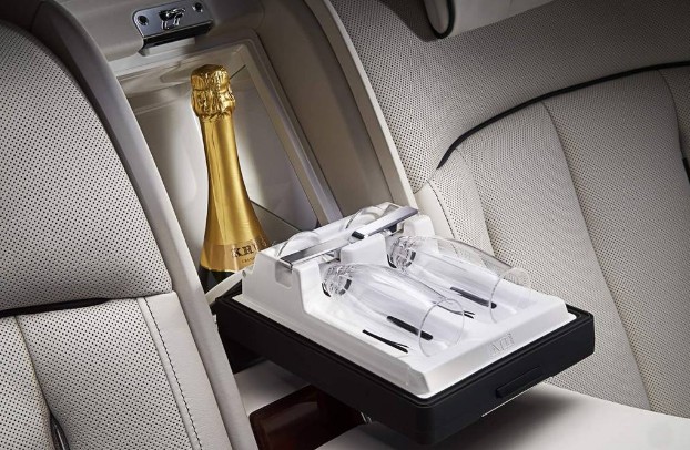 Με τη Rolls Royce Private Suite οι πίσω επιβάτες μπορούν να γίνουν αόρατοι - Φωτογραφία 8