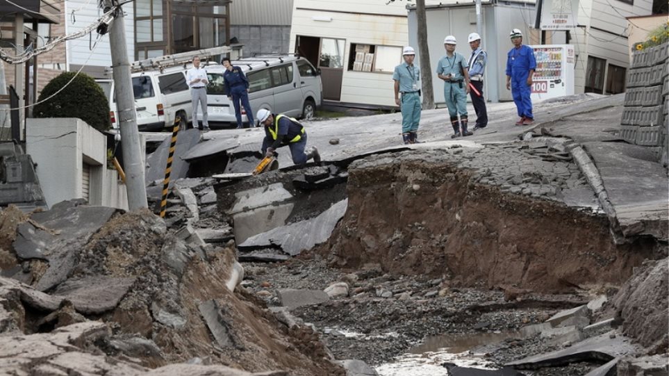 Εικόνες... Αποκάλυψης από τον σεισμό στην Ιαπωνία - Φωτογραφία 1