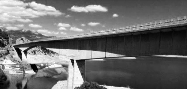 1970: Το μαχητικό που πέρασε κάτω από την γέφυρα της Τατάρνας - Φωτογραφία 1