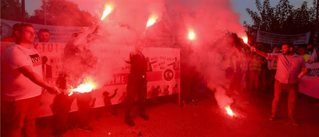Με πυρσούς διαμαρτυρήθηκαν οι ένστολοι - Συμμετείχαν και αστυνομικοί της Εύβοιας! (ΦΩΤΟ & ΒΙΝΤΕΟ) - Φωτογραφία 2