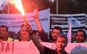 Η Νοτοπούλου δεν παρέλαβε ψήφισμα-διαμαρτυρία των ενστόλων -Φώναξαν «όχι» στις περικοπές [εικόνες & βίντεο]
