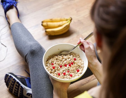 Διατροφή πριν τη γυμναστική: Πώς θα συνδυάσετε σωστά υδατάνθρακες, πρωτεΐνες και λιπαρά - Φωτογραφία 1