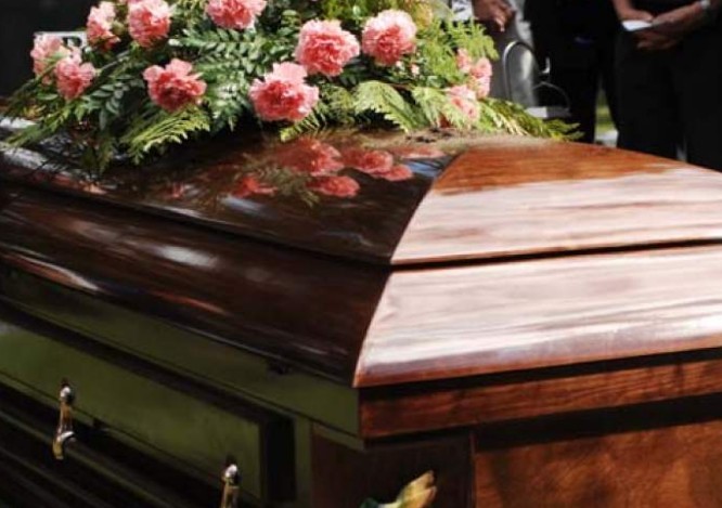 Πάπας αρνήθηκε να τελέσει κηδεία 44χρόνης - Η άτυχη ταλαιπωρήθηκε και μετά θάνατον! - Φωτογραφία 1