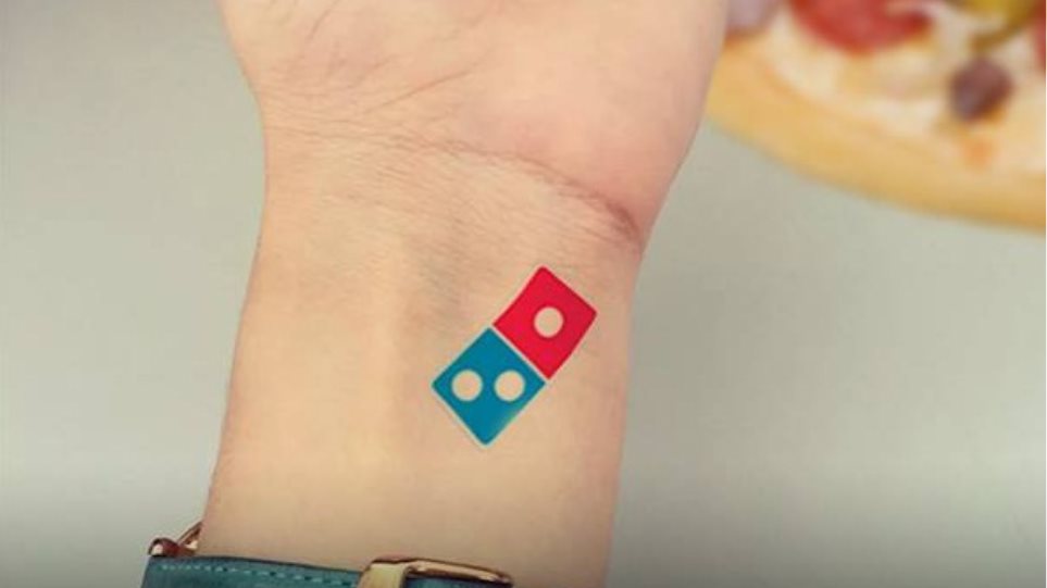 Πανικός στη Ρωσία: Η Domino's Pizza χαρίζει δωρεάν πίτσα για πάντα έναντι τατουάζ - Φωτογραφία 1