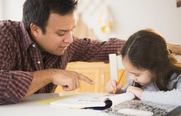 Μπορεί ο πατέρας να καθορίσει την σχολική επιτυχία του παιδιού; - Φωτογραφία 1