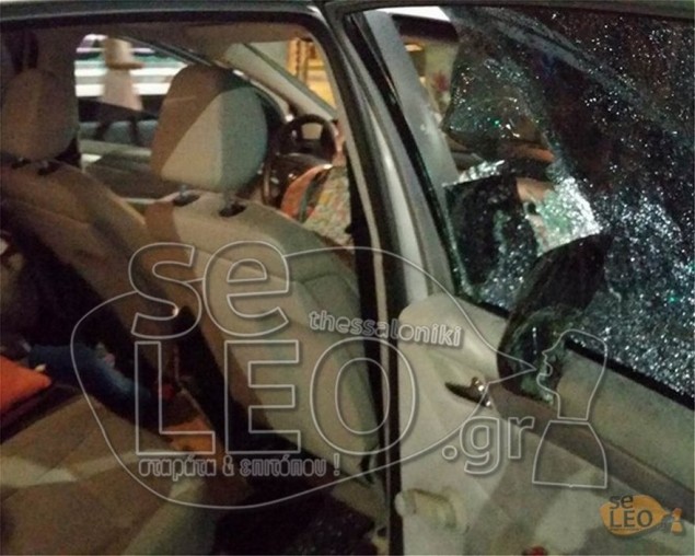 Έσπασαν αυτοκίνητο με τουρκικές πινακίδες στη Θεσσαλονίκη - Σε κατάσταση σοκ οι γυναίκες που ήταν μέσα [Εικόνες] - Φωτογραφία 2