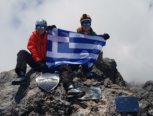 Δύο Ελληνίδες κατέκτησαν την υψηλότερη κορυφή της Ωκεανίας - Φωτογραφία 1