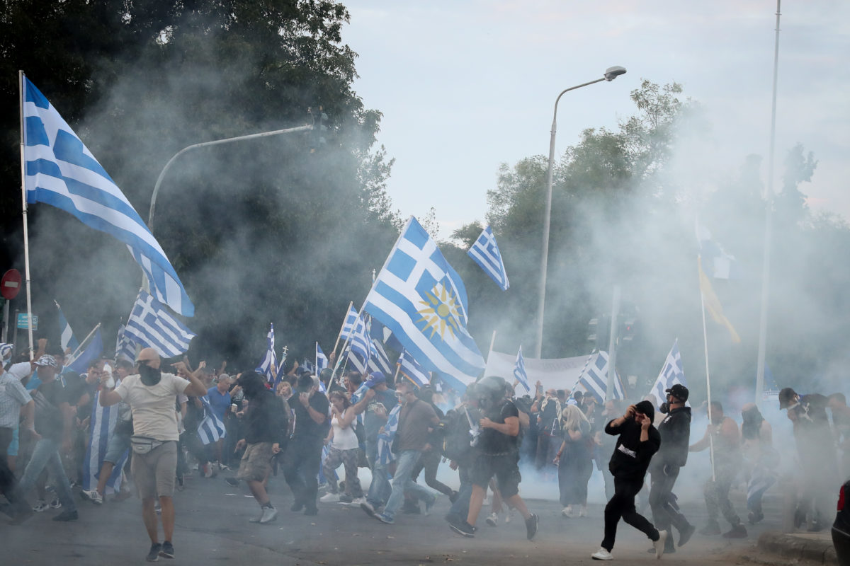 ΔΕΘ: Μέσα αποθέωση, έξω “πόλεμος”! Άγρια επεισόδια με ακροδεξιούς στο κέντρο της Θεσσαλονίκης – video - Φωτογραφία 4