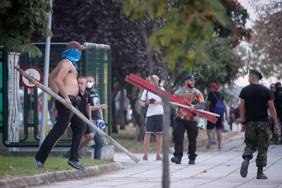 ΔΕΘ: Μέσα αποθέωση, έξω “πόλεμος”! Άγρια επεισόδια με ακροδεξιούς στο κέντρο της Θεσσαλονίκης – video - Φωτογραφία 7