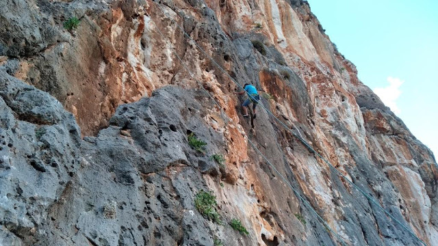 Με μεγάλη επιτυχία εξελίσσεται το 3ο Climbing Festival στο αναρριχητικό πεδίο «Μύτικας - Καμπλάφκα Αιτ/νίας» (φωτογραφίες) - Φωτογραφία 20