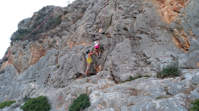 Με μεγάλη επιτυχία εξελίσσεται το 3ο Climbing Festival στο αναρριχητικό πεδίο «Μύτικας - Καμπλάφκα Αιτ/νίας» (φωτογραφίες) - Φωτογραφία 24