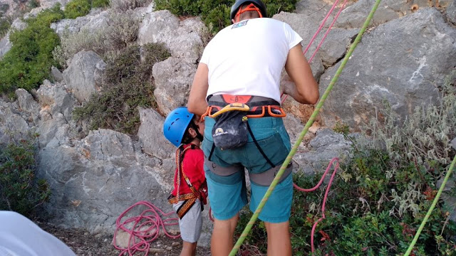 Με μεγάλη επιτυχία εξελίσσεται το 3ο Climbing Festival στο αναρριχητικό πεδίο «Μύτικας - Καμπλάφκα Αιτ/νίας» (φωτογραφίες) - Φωτογραφία 32