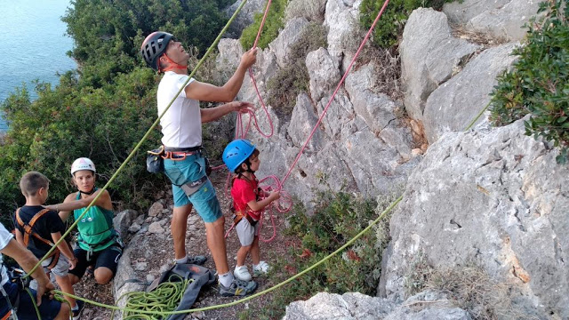 Με μεγάλη επιτυχία εξελίσσεται το 3ο Climbing Festival στο αναρριχητικό πεδίο «Μύτικας - Καμπλάφκα Αιτ/νίας» (φωτογραφίες) - Φωτογραφία 33