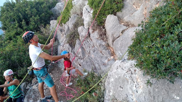 Με μεγάλη επιτυχία εξελίσσεται το 3ο Climbing Festival στο αναρριχητικό πεδίο «Μύτικας - Καμπλάφκα Αιτ/νίας» (φωτογραφίες) - Φωτογραφία 34