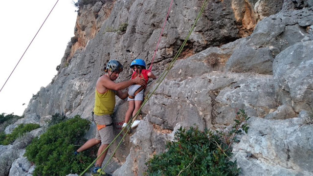 Με μεγάλη επιτυχία εξελίσσεται το 3ο Climbing Festival στο αναρριχητικό πεδίο «Μύτικας - Καμπλάφκα Αιτ/νίας» (φωτογραφίες) - Φωτογραφία 37