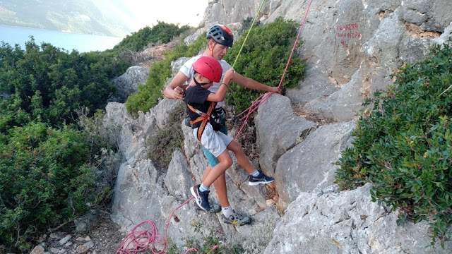 Με μεγάλη επιτυχία εξελίσσεται το 3ο Climbing Festival στο αναρριχητικό πεδίο «Μύτικας - Καμπλάφκα Αιτ/νίας» (φωτογραφίες) - Φωτογραφία 46