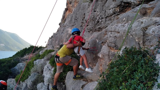 Με μεγάλη επιτυχία εξελίσσεται το 3ο Climbing Festival στο αναρριχητικό πεδίο «Μύτικας - Καμπλάφκα Αιτ/νίας» (φωτογραφίες) - Φωτογραφία 48