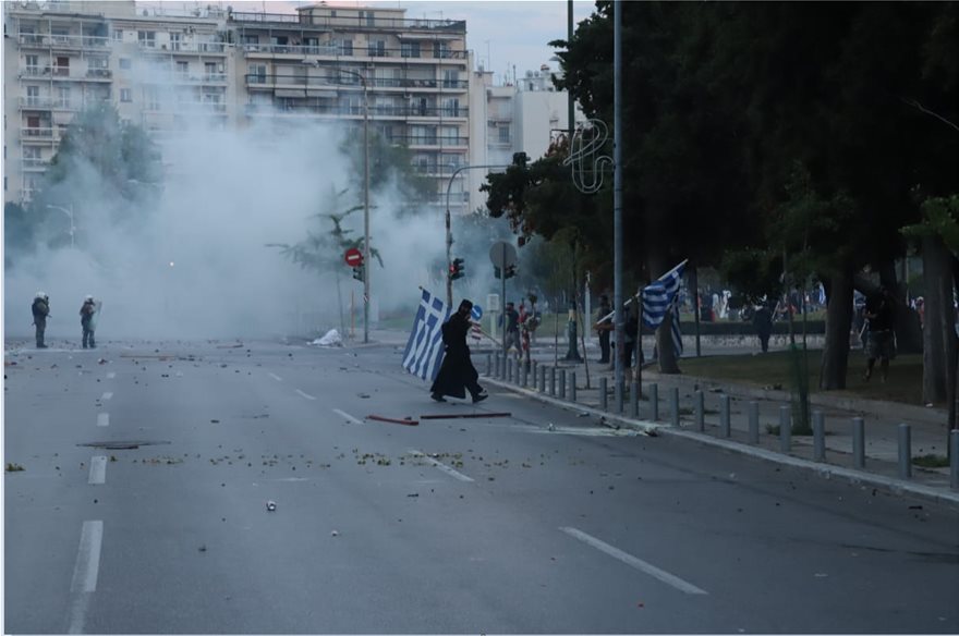 ΔΕΘ: Αγρια επεισόδια - Η αστυνομία «έπνιξε» τη Θεσσαλονίκη στα χημικά - Θύματα μικρά παιδιά - Φωτογραφία 20