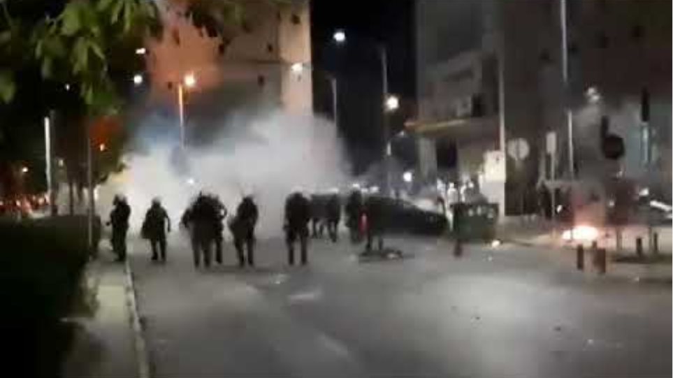 ΔΕΘ: Αγρια επεισόδια - Η αστυνομία «έπνιξε» τη Θεσσαλονίκη στα χημικά - Θύματα μικρά παιδιά - Φωτογραφία 6