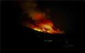 Μαίνεται η μεγάλη πυρκαγιά στη Σάμο παρά την ολονύκτια μάχη με τις φλόγες - Φωτογραφία 2