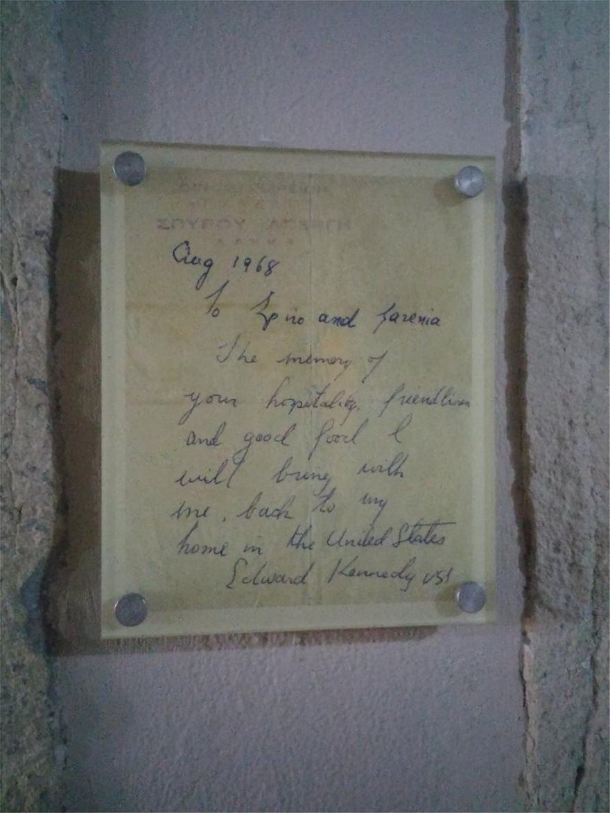 Ο Κένεντι στους Παξούς: Τι έγραφε το σημείωμα που είχε αφήσει στο νησί - Φωτογραφία 2