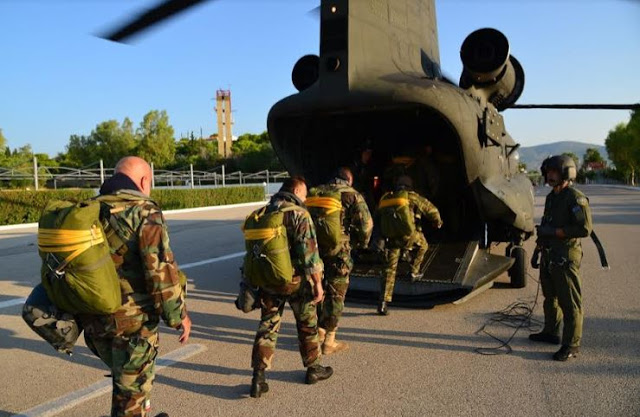 Εκτέλεση Θαλασσίου Άλματος Στατικού Ιμάντα από ελικόπτερο CH-47D (CHINOOK) - Φωτογραφία 9