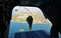 Εκτέλεση Θαλασσίου Άλματος Στατικού Ιμάντα από ελικόπτερο CH-47D (CHINOOK) - Φωτογραφία 6