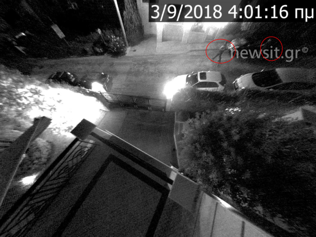 ΒΙΝΤΕΟ: Κλοπή αυτοκινήτου στην κάμερα – Έτσι “χτυπούν” οι κλέφτες – Δεν τους σταμάτησε ούτε ο συναγερμός - Φωτογραφία 3