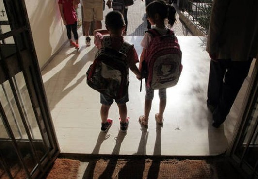 Βόμβα Γαβρόγλου: Αλλάζει η ώρα έναρξης των μαθημάτων στα σχολεία - Φωτογραφία 1