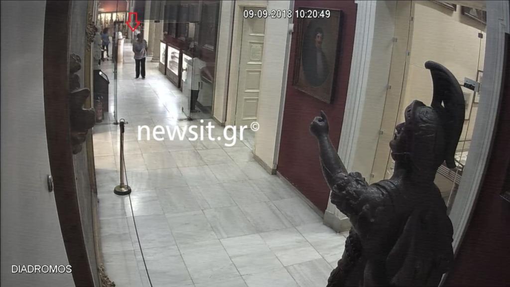 Έτσι έπιασαν τις δυο Βουλγάρες στο Εθνικό Ιστορικό Μουσείο – Καρέ, καρέ η επιχείρηση - Φωτογραφία 8