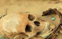 «Τάφοι βαμπίρ»: Αρχαιολόγοι στην Πολωνία βρίσκουν πτώματα που έχουν θαφτεί με δρεπάνια γύρω από το λαιμό τους