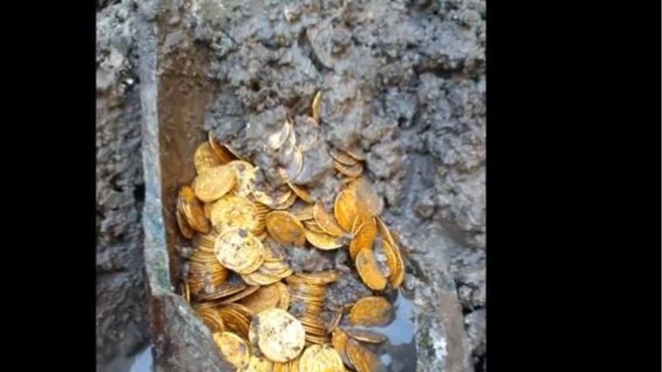 Χρυσά ρωμαϊκά νομίσματα αμύθητης αξίας σε υπόγειο θεάτρου στην Ιταλία - Φωτογραφία 1
