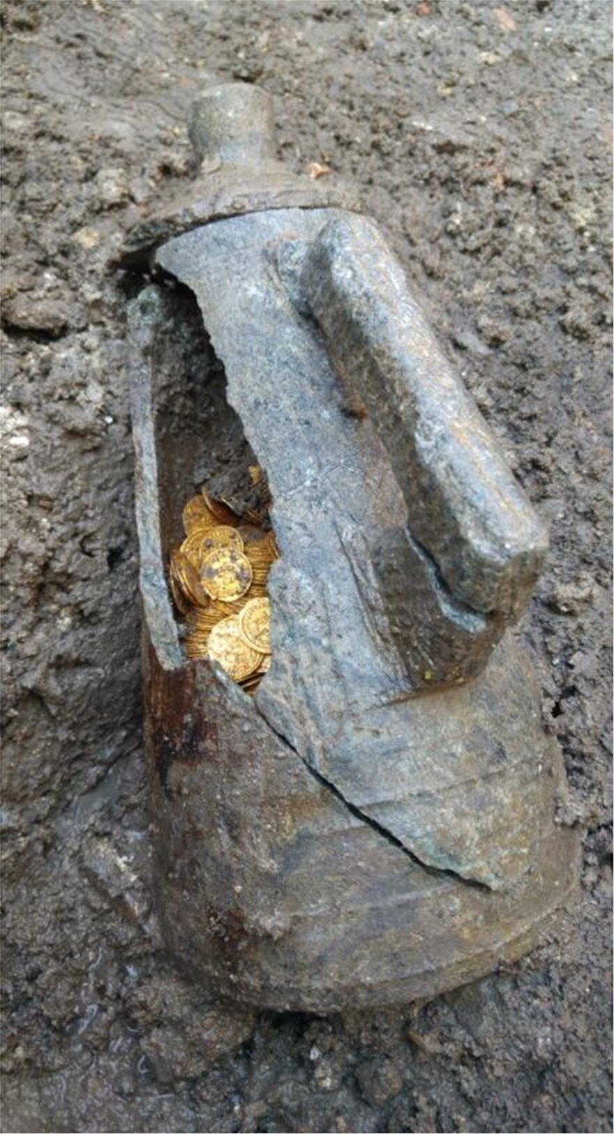 Χρυσά ρωμαϊκά νομίσματα αμύθητης αξίας σε υπόγειο θεάτρου στην Ιταλία - Φωτογραφία 4