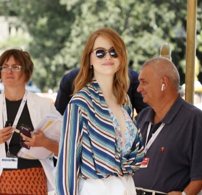 H Εμμα Στόουν στη Βενετία: Louis Vuitton, Fendi & απίθανες γόβες - Φωτογραφία 2
