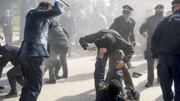 Η Τοπική ΕΛ.ΑΣ., Οι Εντολείς, Και Το Καημένο Το Δελβινάκι... - Φωτογραφία 3